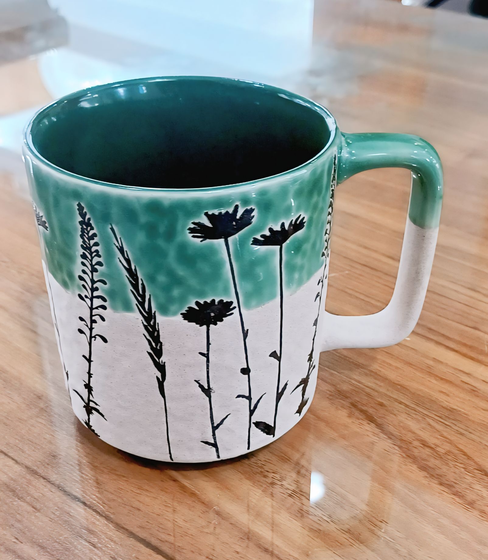 ماگ دو رنک سبز و خاکی طرح گل