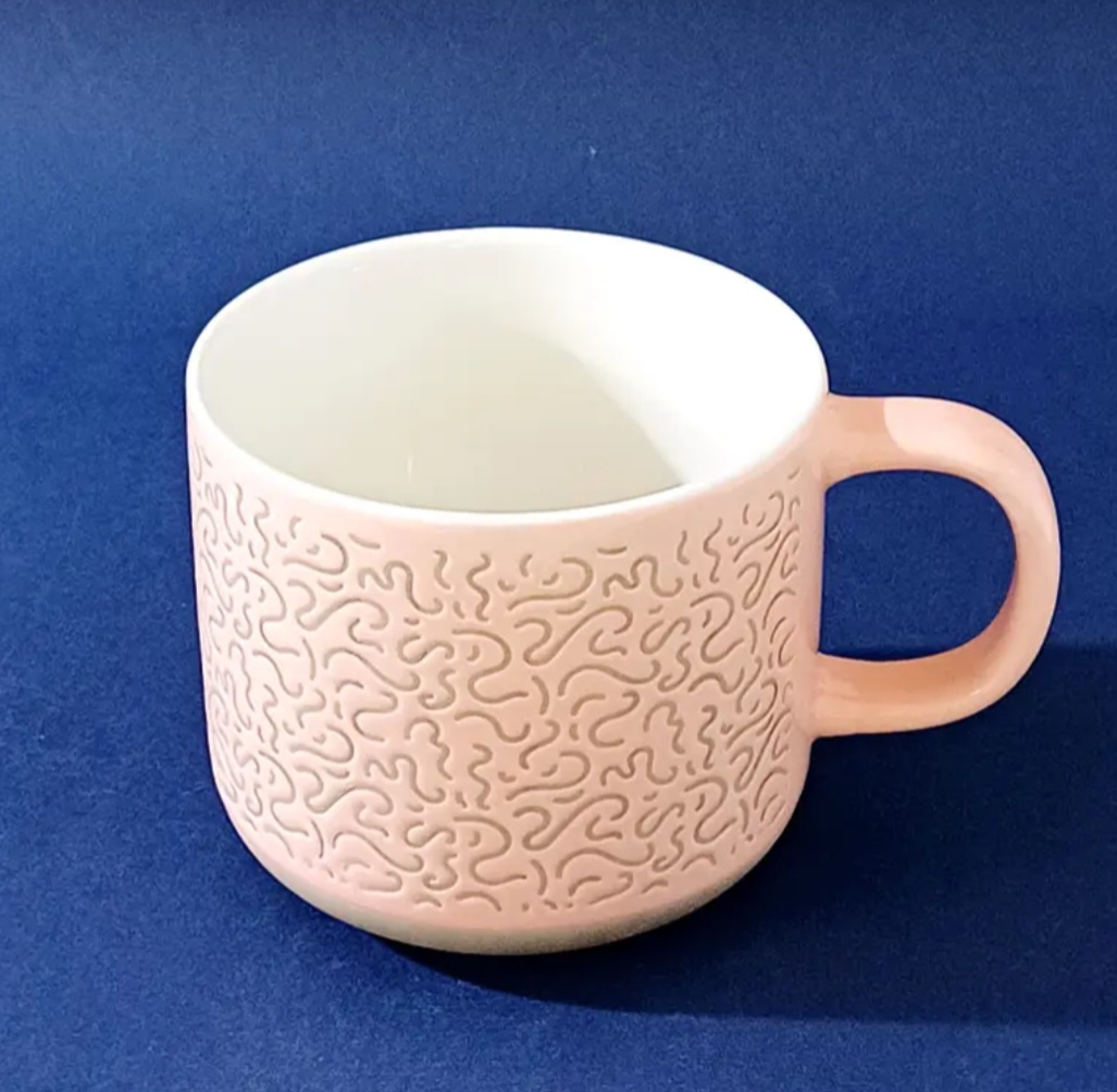 ماگ صورتی طرح برجسته وارداتی