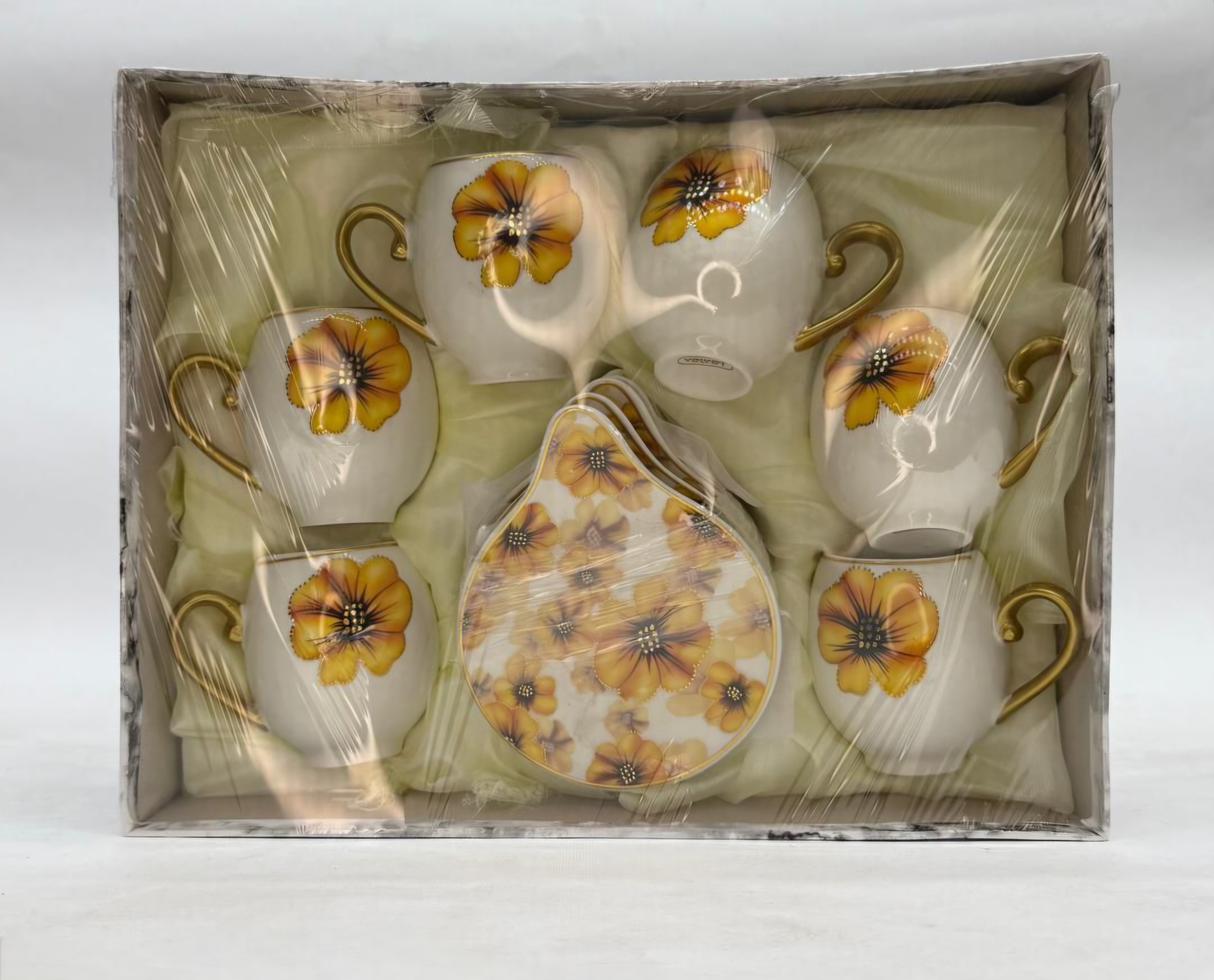 سرویس چای و قهوه خوری ۶ نفره طرح گل زرد vevlet